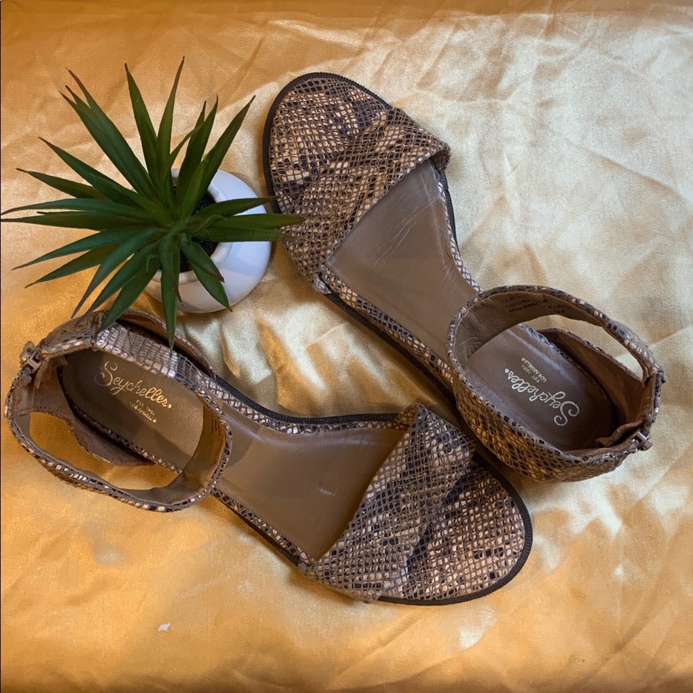 🌹Seychelles • Taupe Snake-Print Ankle Strap Sandals - Picture 6 of 11